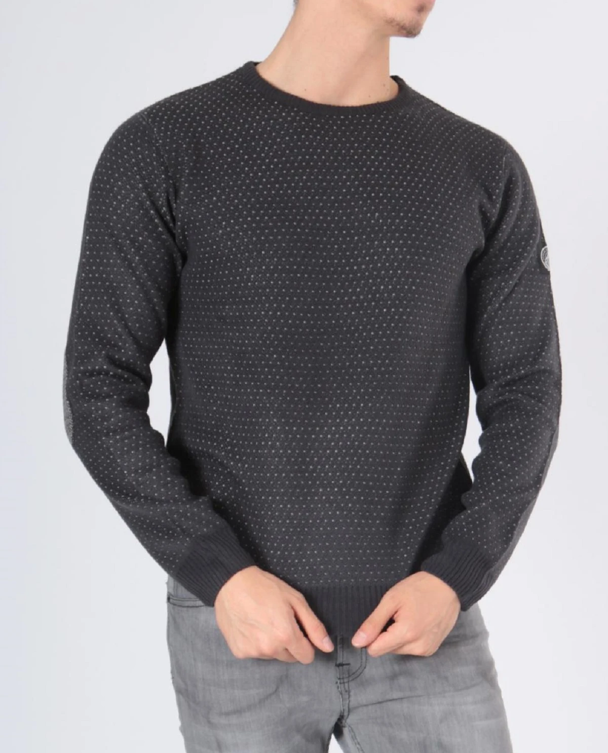 Pull homme col rond
Petits motifs discrets et élégants
Acrylique de qualité : doux et chaud
Fin de série = petit prix
Tendance et confortable au quotidien
