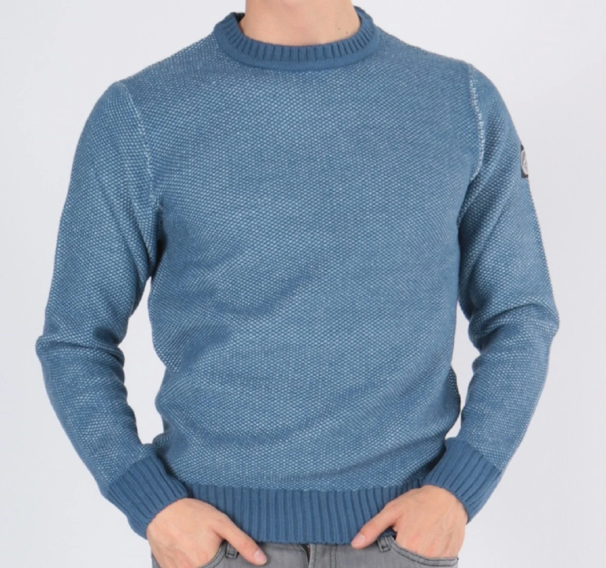 Pull en maille homme
Col rond classique et élégant
Acrylique de qualité : doux et chaud
Couleur chinée moderne et tendance