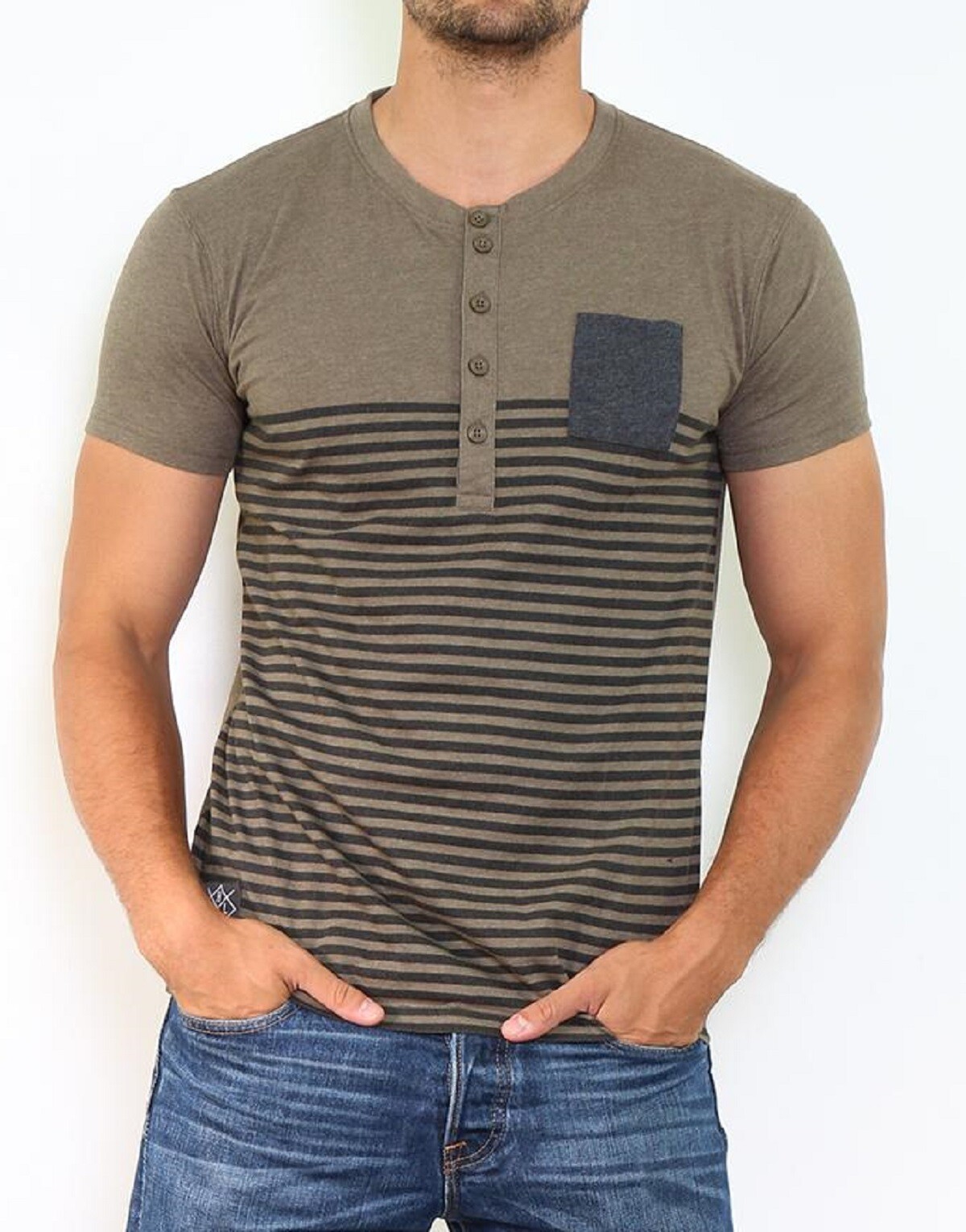 Großhändler Hopenlife - Gestreiftes T-Shirt mit Knopfkragen