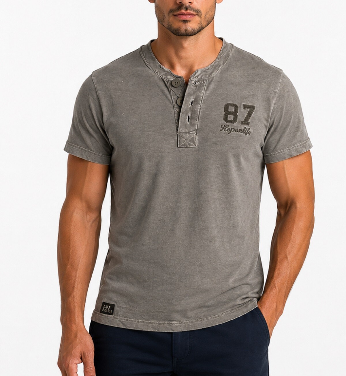 Großhändler Hopenlife - Besticktes T-Shirt mit Knopfkragen und Used-Look