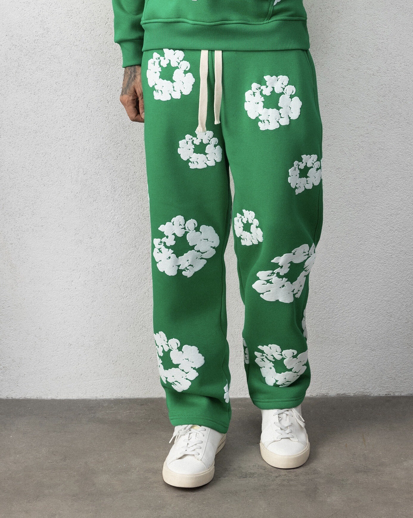 Wholesaler Invictus Paris - FLEECE JOGGING BOTTOMS WITH RELIEF PRINT