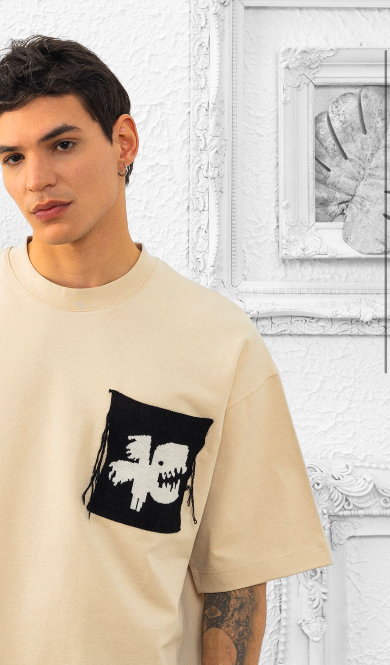 Wholesaler Invictus Paris - Oversize men's t-shirt with patch