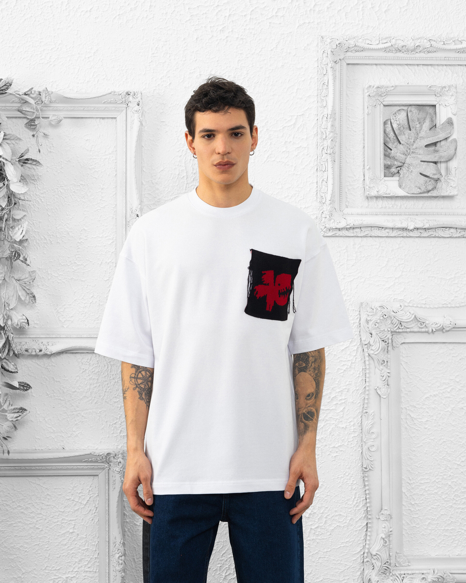 Wholesaler Invictus Paris - Oversize men's t-shirt with patch