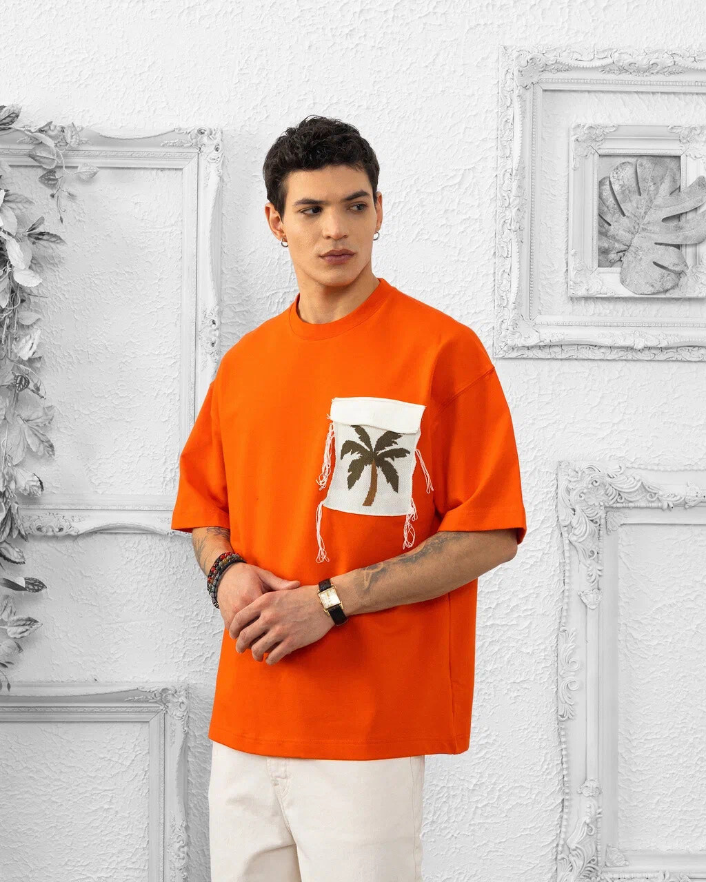 Wholesaler Invictus Paris - Oversize men's t-shirt with patch