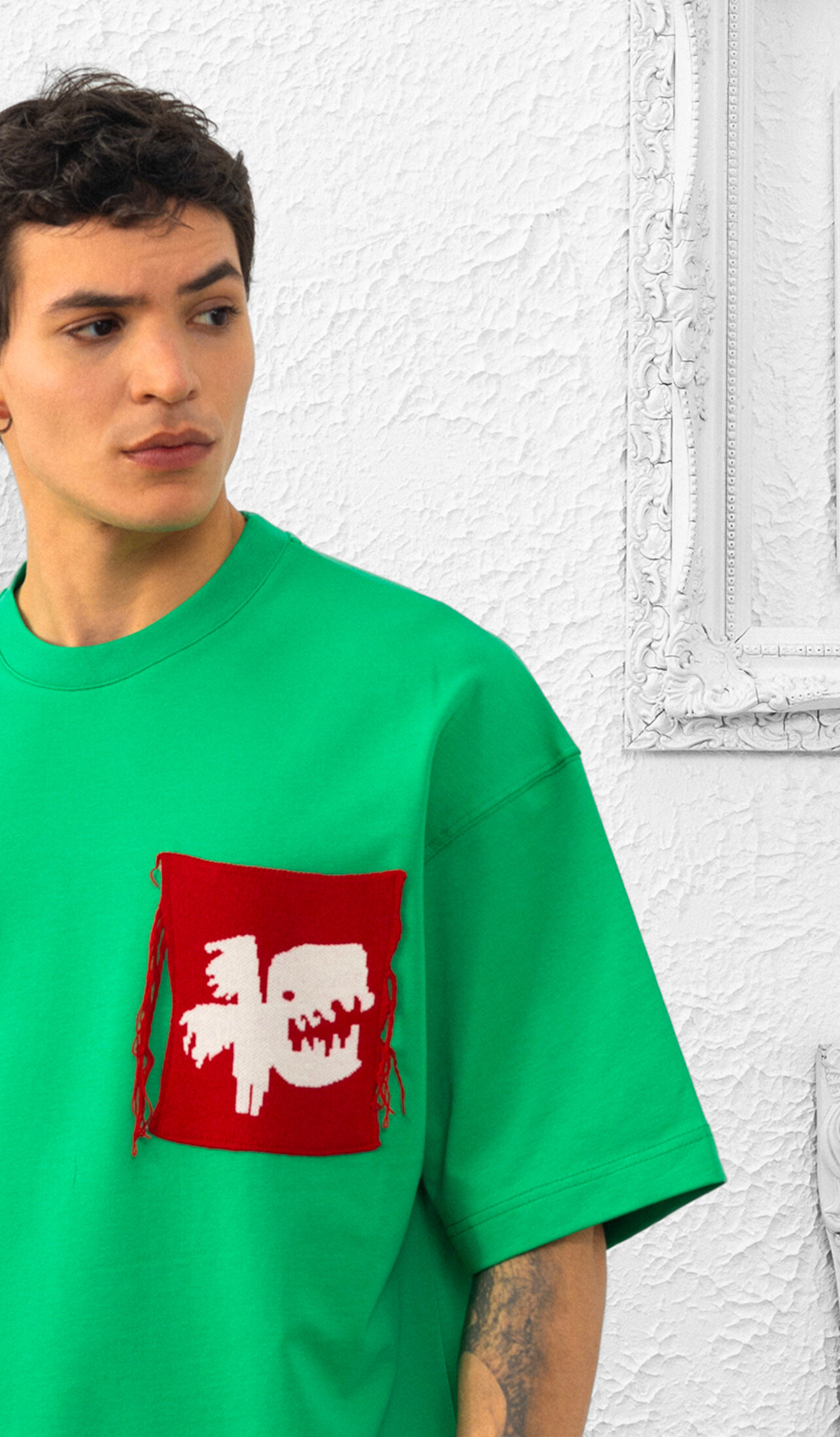 Wholesaler Invictus Paris - Oversize men's t-shirt with patch