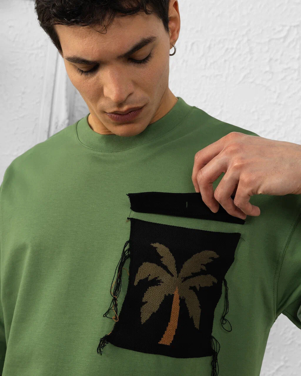 Wholesaler Invictus Paris - Oversize men's t-shirt with patch
