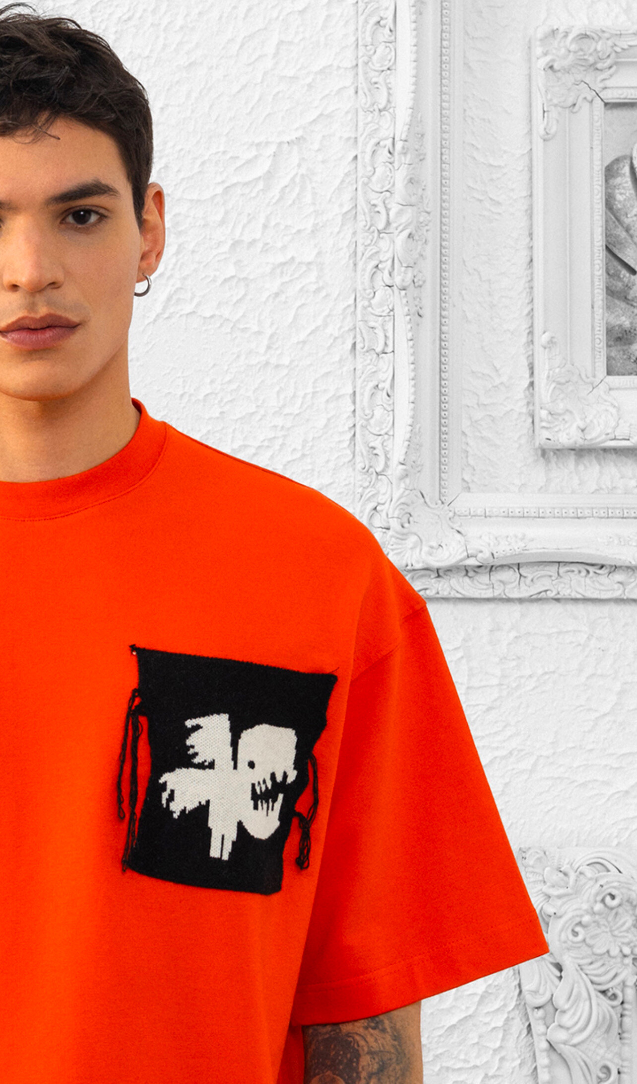 Wholesaler Invictus Paris - Oversize men's t-shirt with patch