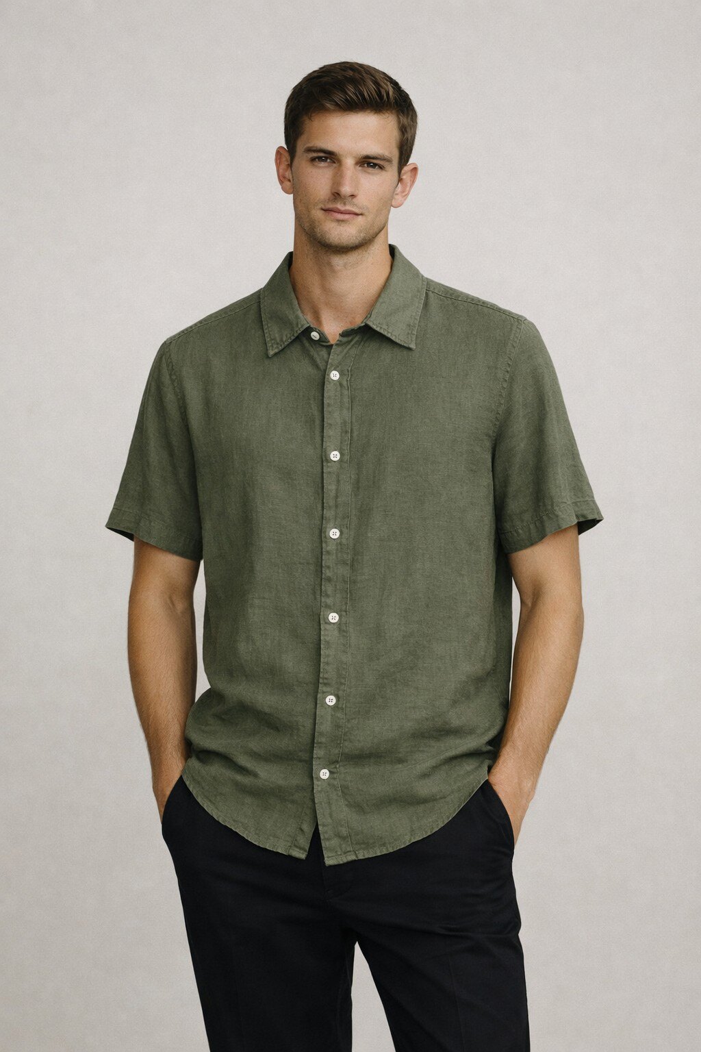 Grossiste KIS₂ - CHEMISE HOMME EN LIN À MANCHES COURTES AVEC COL COL CONFORTABLE BOUTONS FRONTAUX COULEUR UNIE TAILLE UNIQUE