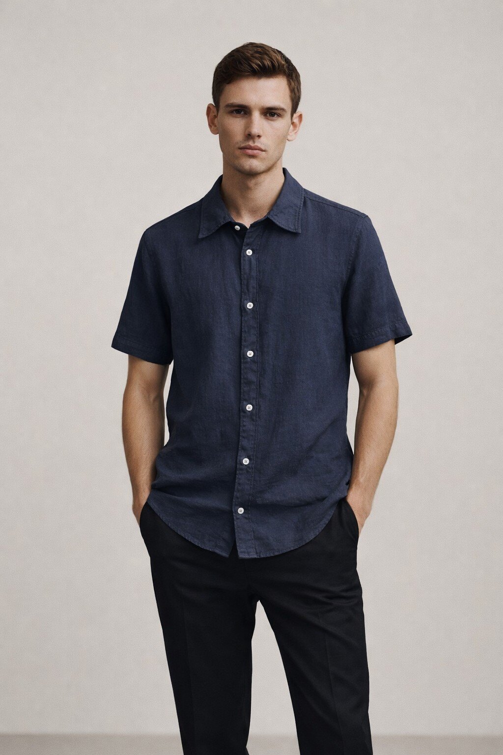Grossiste KIS₂ - CHEMISE HOMME EN LIN À MANCHES COURTES AVEC COL COL CONFORTABLE BOUTONS FRONTAUX COULEUR UNIE TAILLE UNIQUE