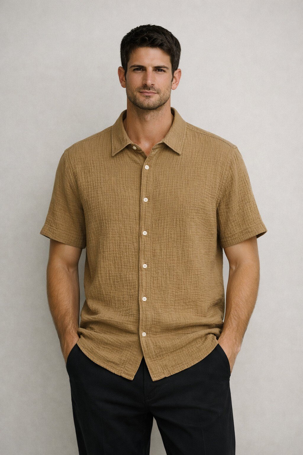 Grossiste KIS₂ - CHEMISE HOMME À MANCHES COURTES AVEC COL COL CONFORTABLE BOUTONS DEVANT COULEUR UNIE TAILLE UNIQUE