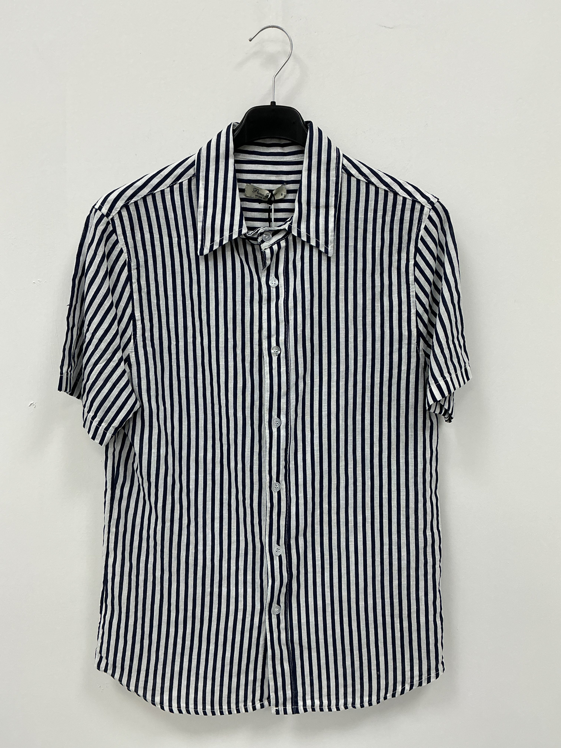 Grossiste KIS₂ - CHEMISE HOMME EN LIN À MANCHES COURTES AVEC COL COL CONFORTABLE BOUTONS FRONTAUX TAILLE UNIQUE