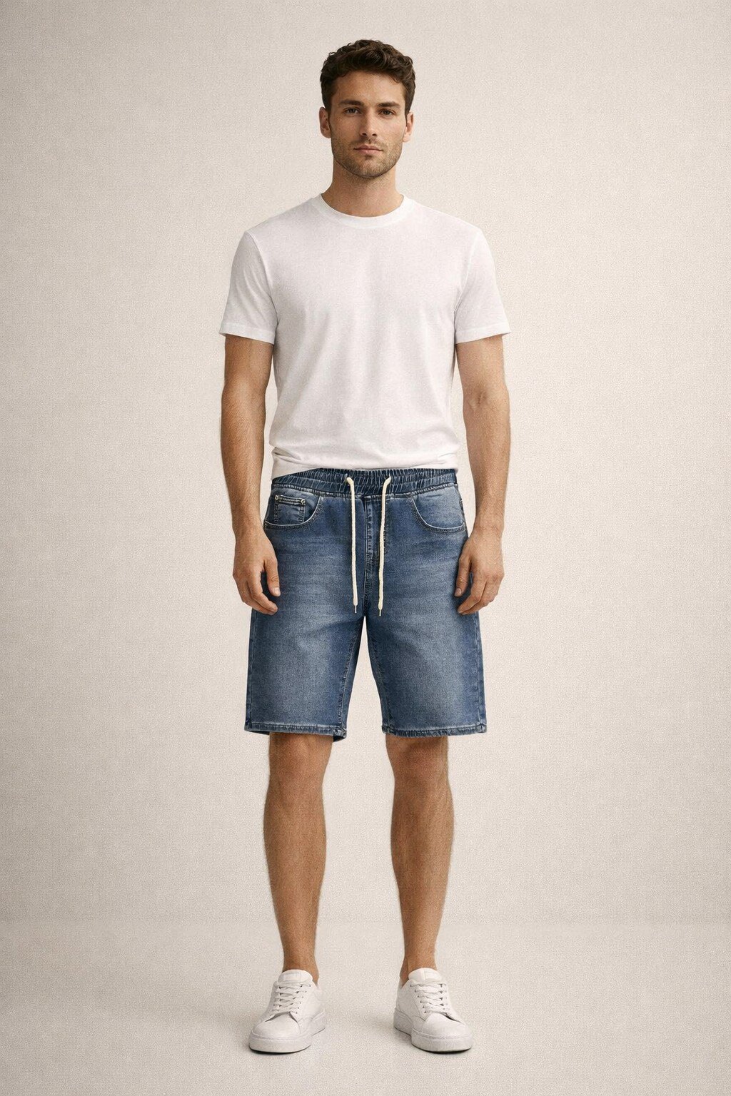 Mayorista KIS₂ - PANTALONES CORTOS DE JEANS PARA HOMBRE CÓMODOS CON BOLSILLOS DE COLOR LISO DISPONIBLES EN TALLAS