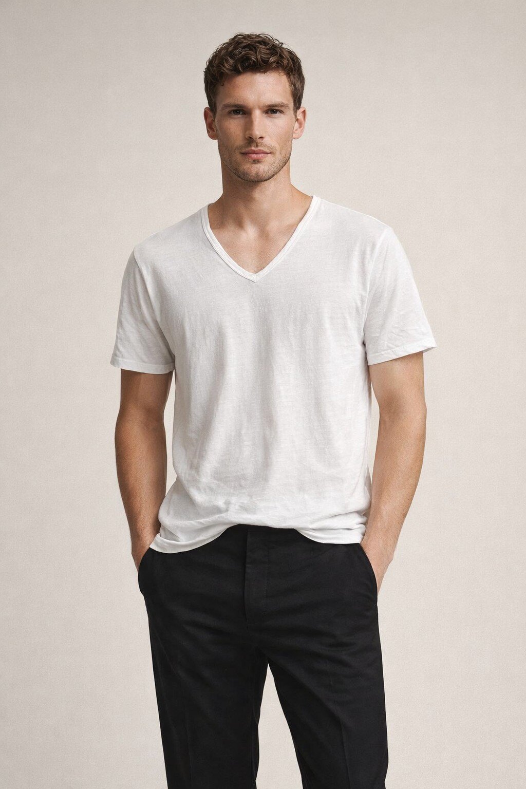 Wholesaler KIS₂ - MEN'S CASUAL SHORT SLEEVE V-NECK SOLID T-SHIRT WITH SIZES