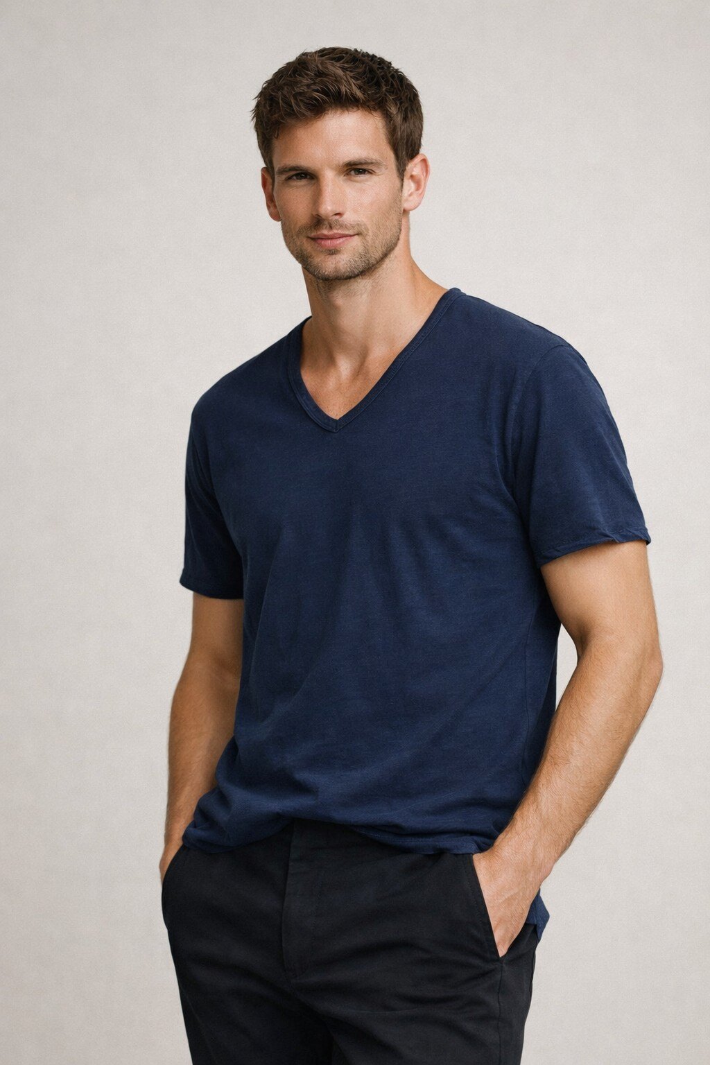 Wholesaler KIS₂ - MEN'S CASUAL SHORT SLEEVE V-NECK SOLID T-SHIRT WITH SIZES