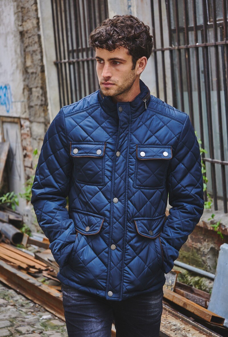 Großhändler KYMAXX - Gesteppte Daunenjacke mit hohem Kragen und Druckknopfverschluss