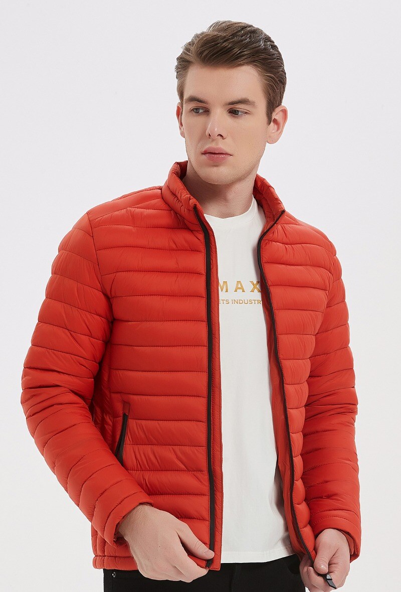 Großhändler KYMAXX - Leichte, schmale, einfarbige Daunenjacke mit mehreren Taschen