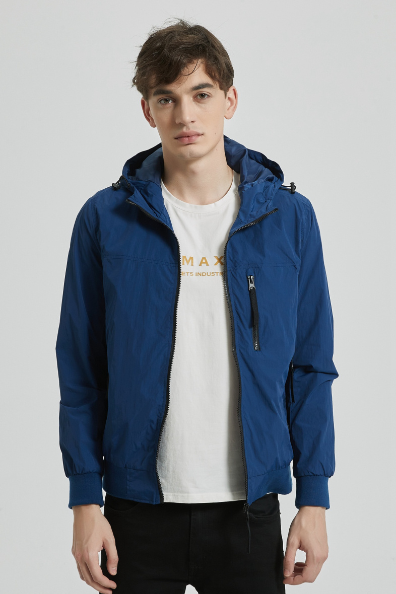 Wholesaler KYMAXX - Lightweight water-repellent plain jacket with integrated hood and drawstring