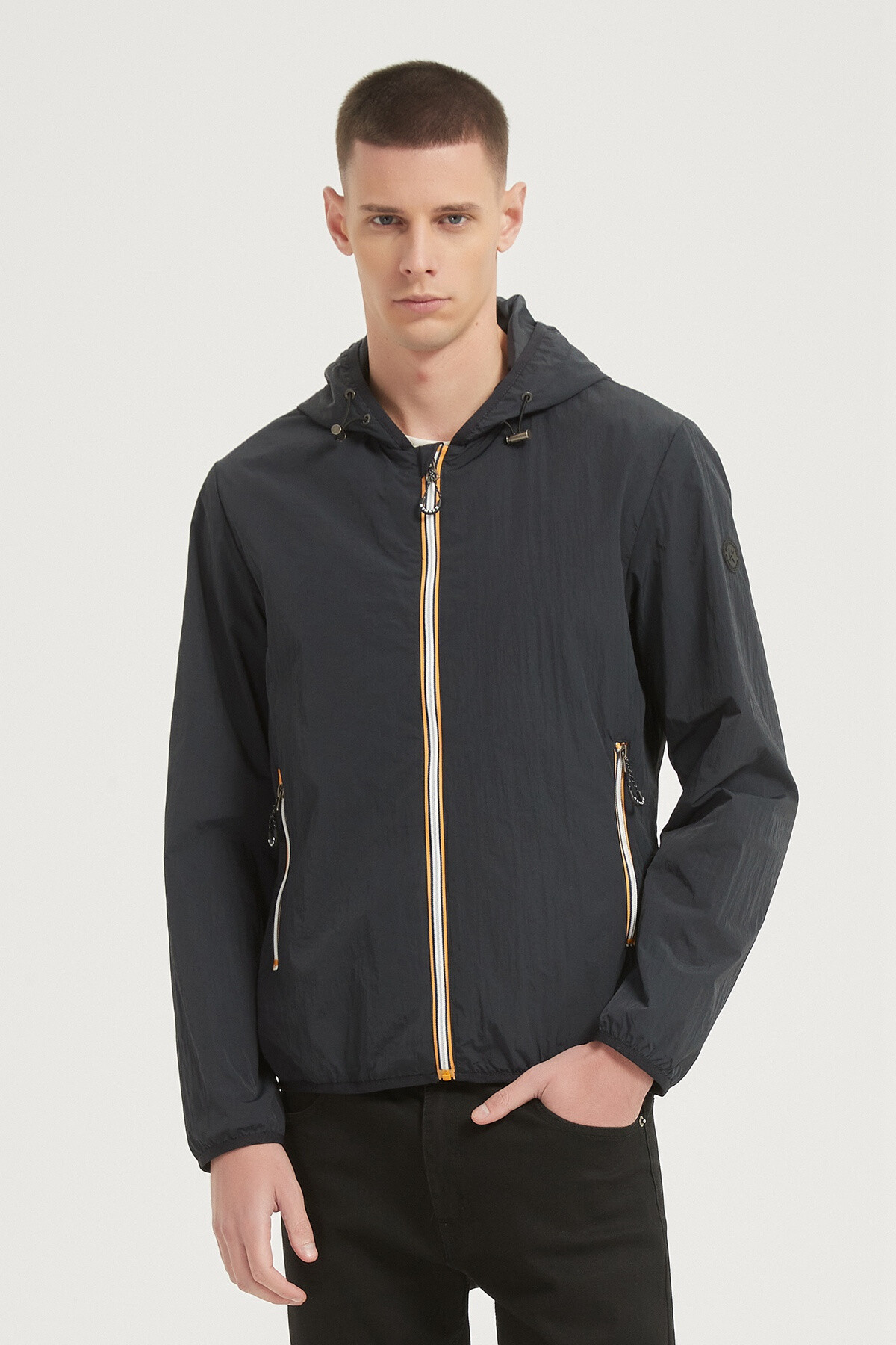 Grossiste KYMAXX - Coupe-vent léger uni homme