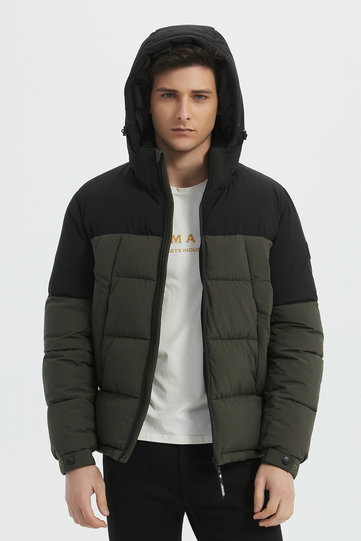 Grossiste KYMAXX - Doudoune matelassée à capuche avec surpiqûres en losange et doublure intérieure effet sherpa