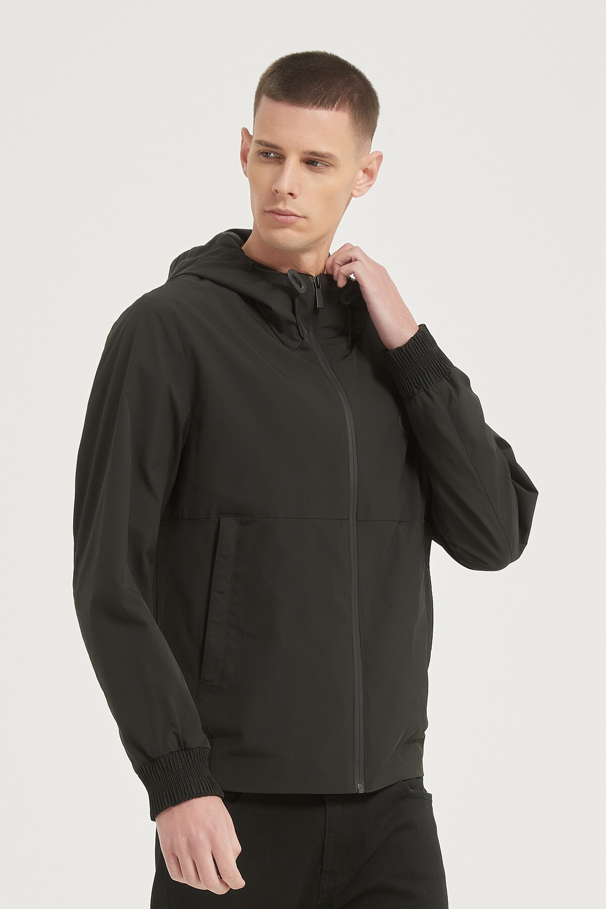 Grossiste KYMAXX - Coupe-vent léger uni homme