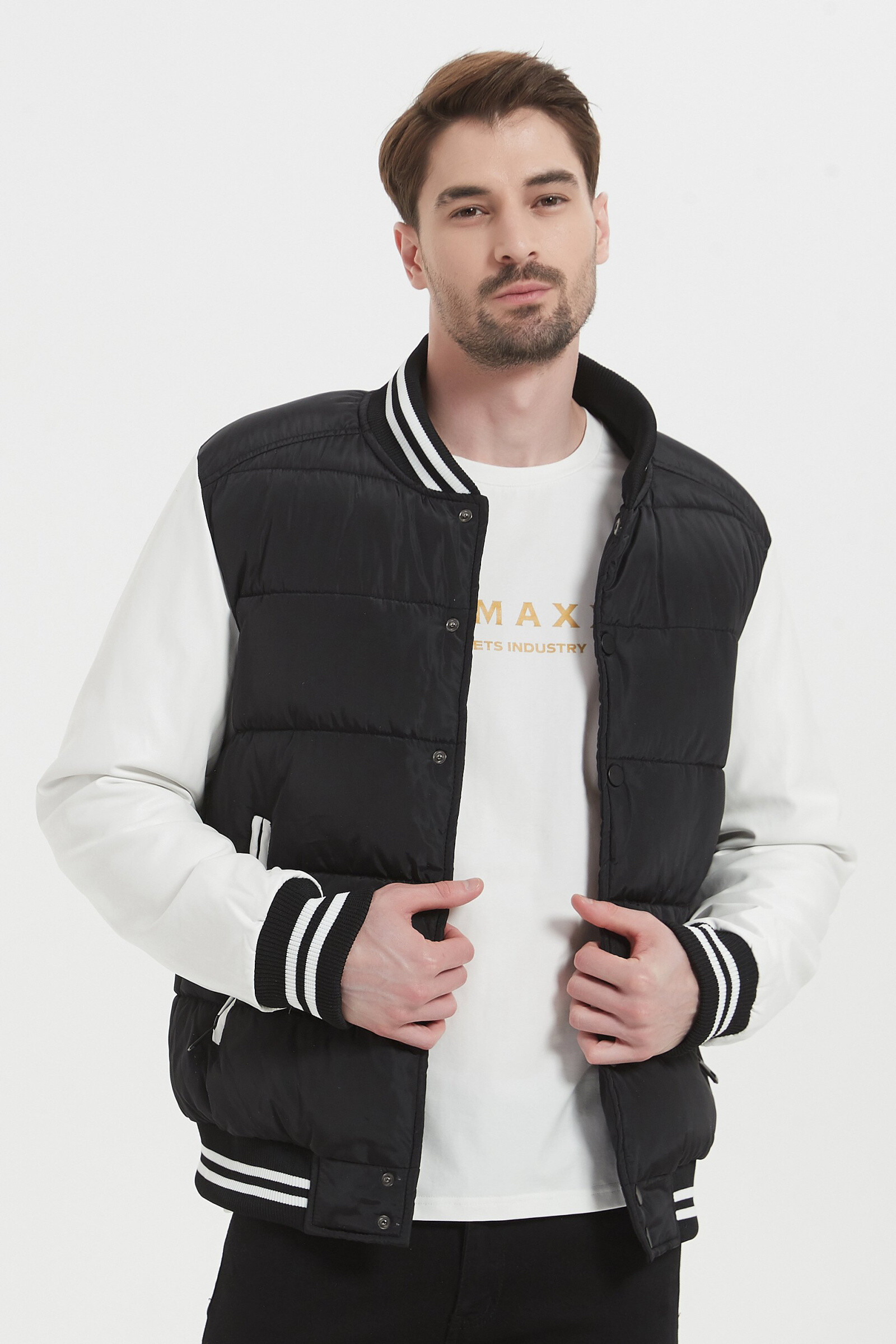 Wholesaler KYMAXX - Bumber jacket puffed matt bust and contrasting sleeves