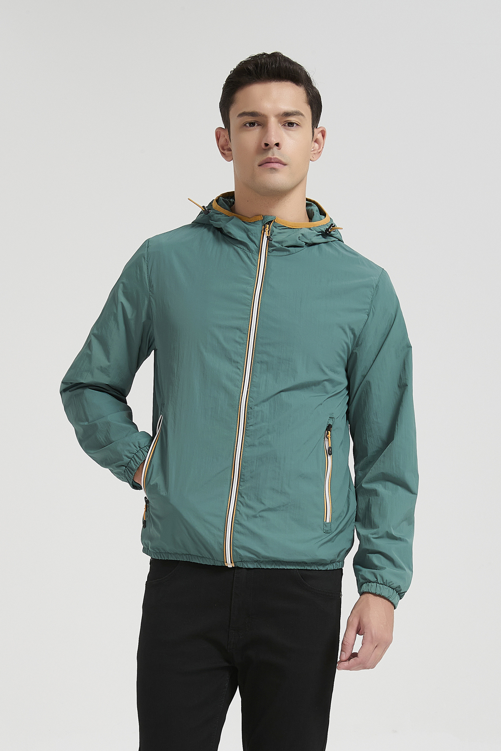 Großhändler KYMAXX - Herren-Windjacke aus leichtem und strapazierfähigem Stoff