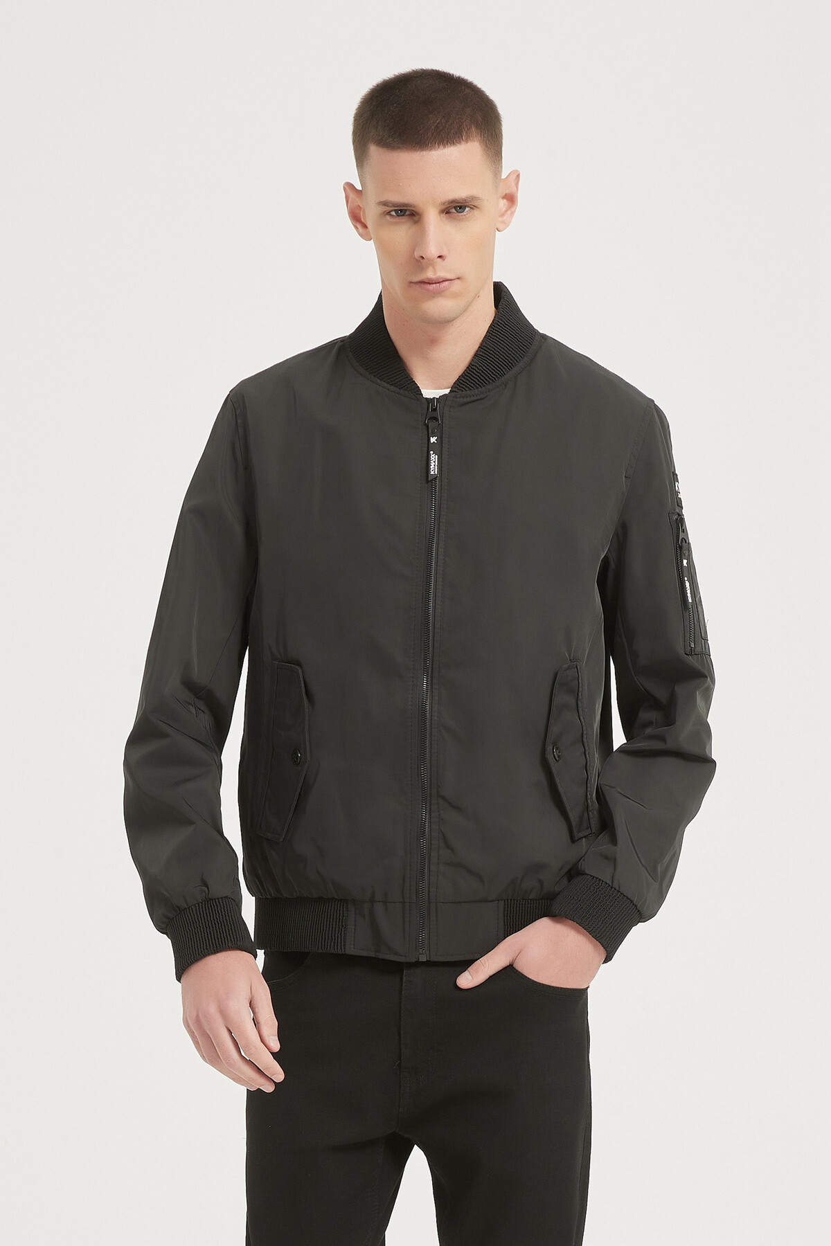 Grossiste KYMAXX - Veste mi-saison légère homme col teddy effet plissé