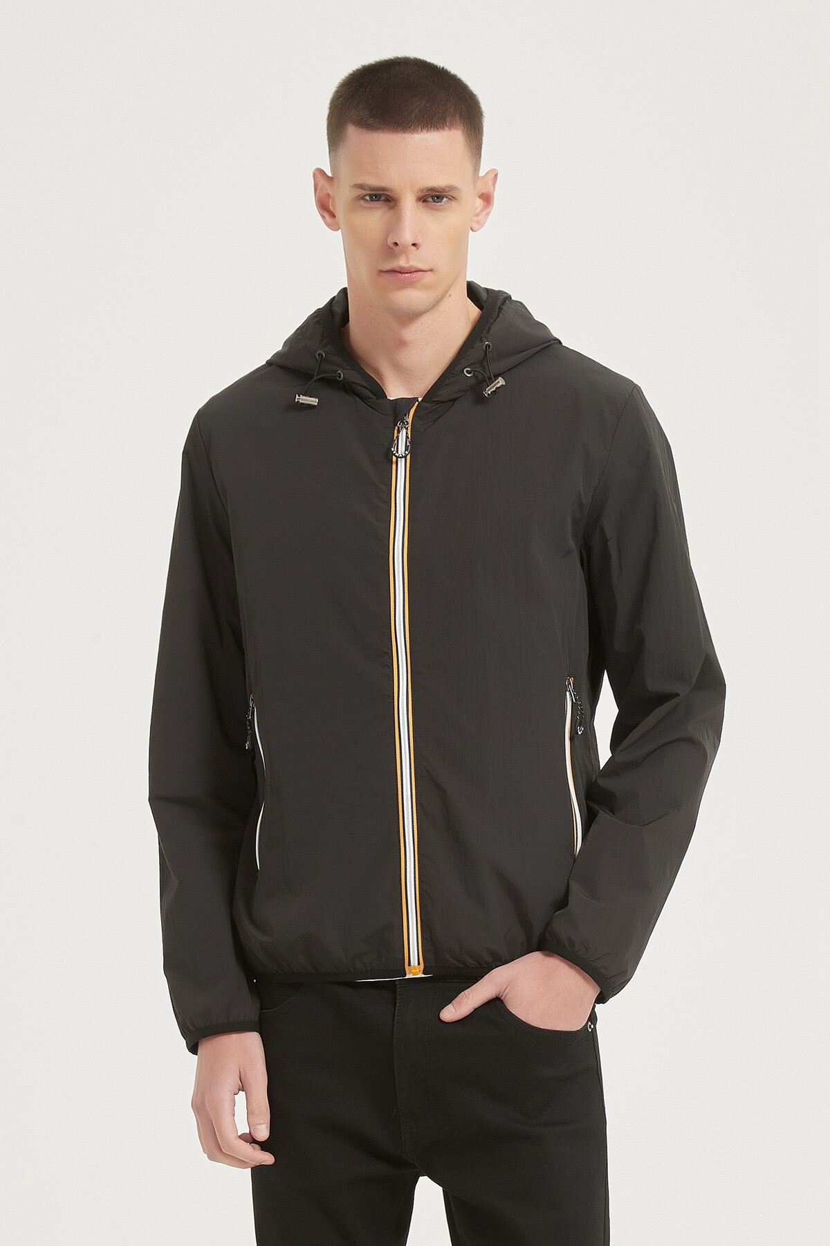 Grossiste KYMAXX - Coupe-vent léger uni homme