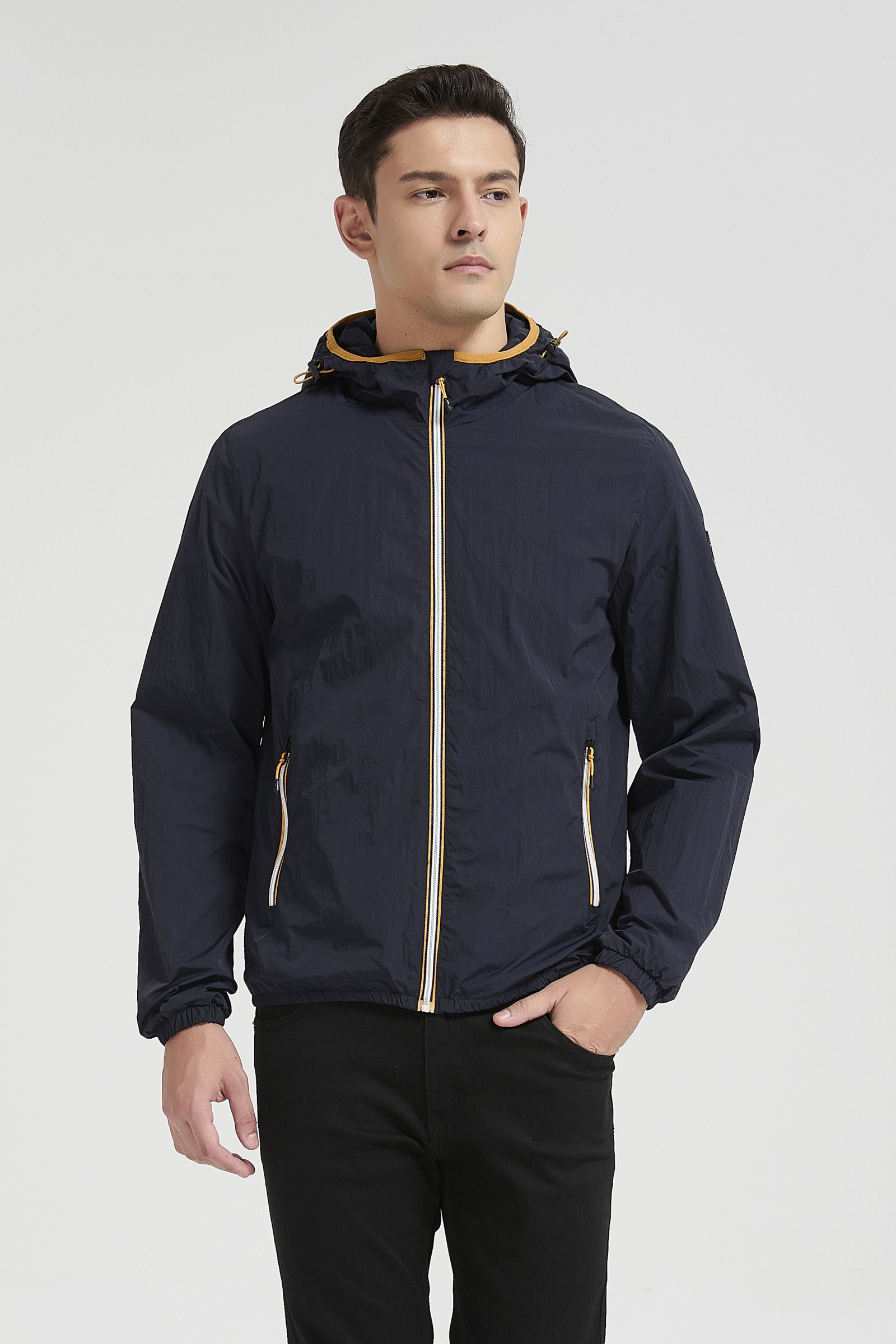 Großhändler KYMAXX - Herren-Windjacke aus leichtem und strapazierfähigem Stoff