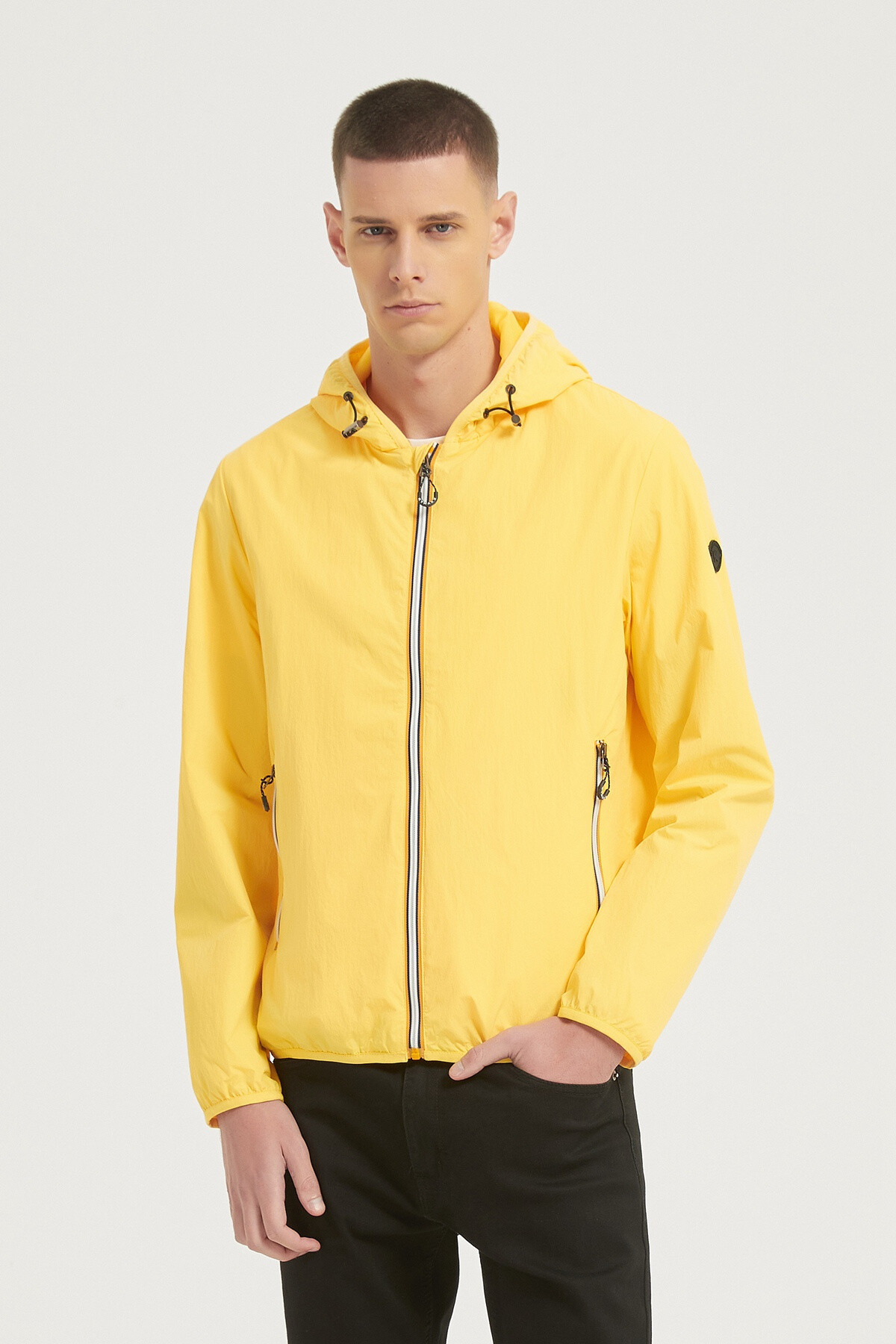 Grossiste KYMAXX - Coupe-vent léger uni homme
