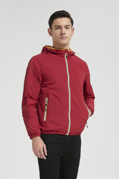 Großhändler KYMAXX - Herren-Windjacke aus leichtem und strapazierfähigem Stoff Großhändler KYMAXX - Herren-Windjacke aus leichtem und strapazierfähigem Stoff