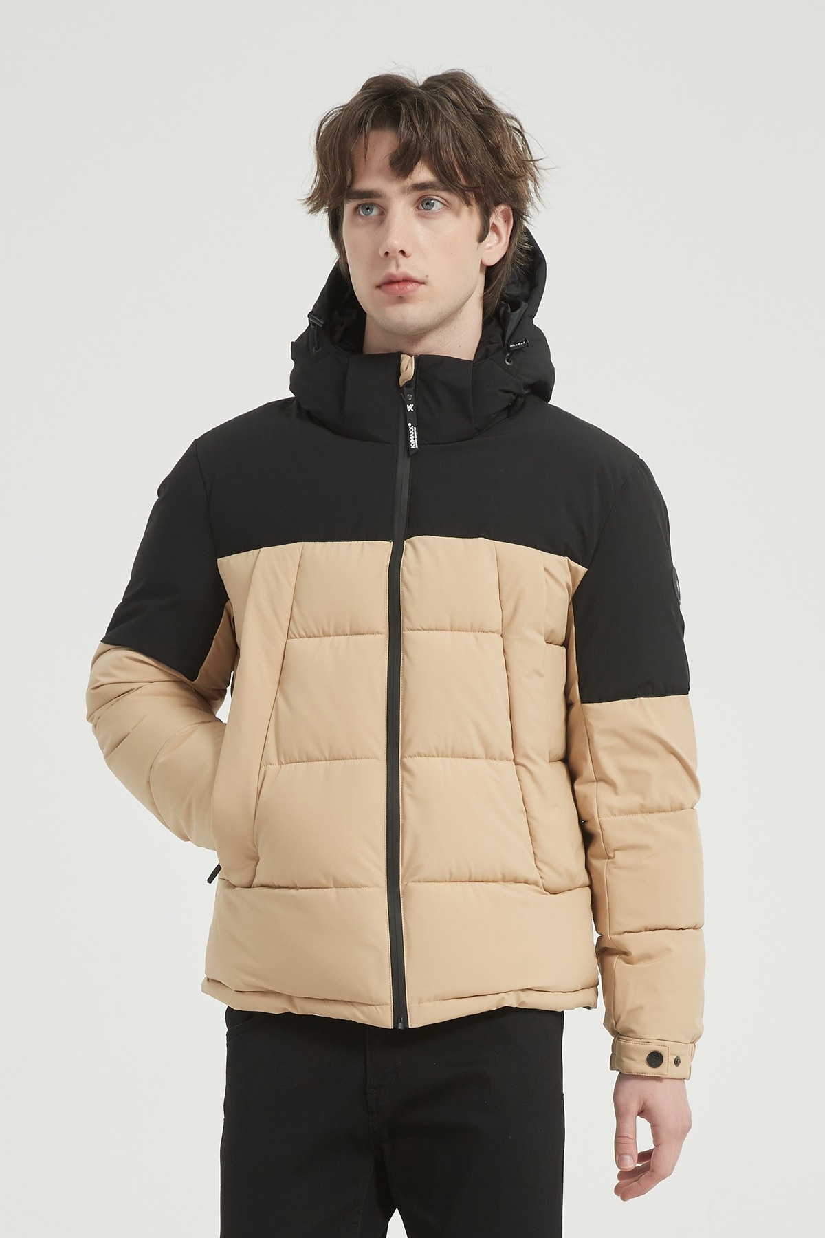 Grossiste KYMAXX - Doudoune matelassée à capuche avec surpiqûres en losange et doublure intérieure effet sherpa
