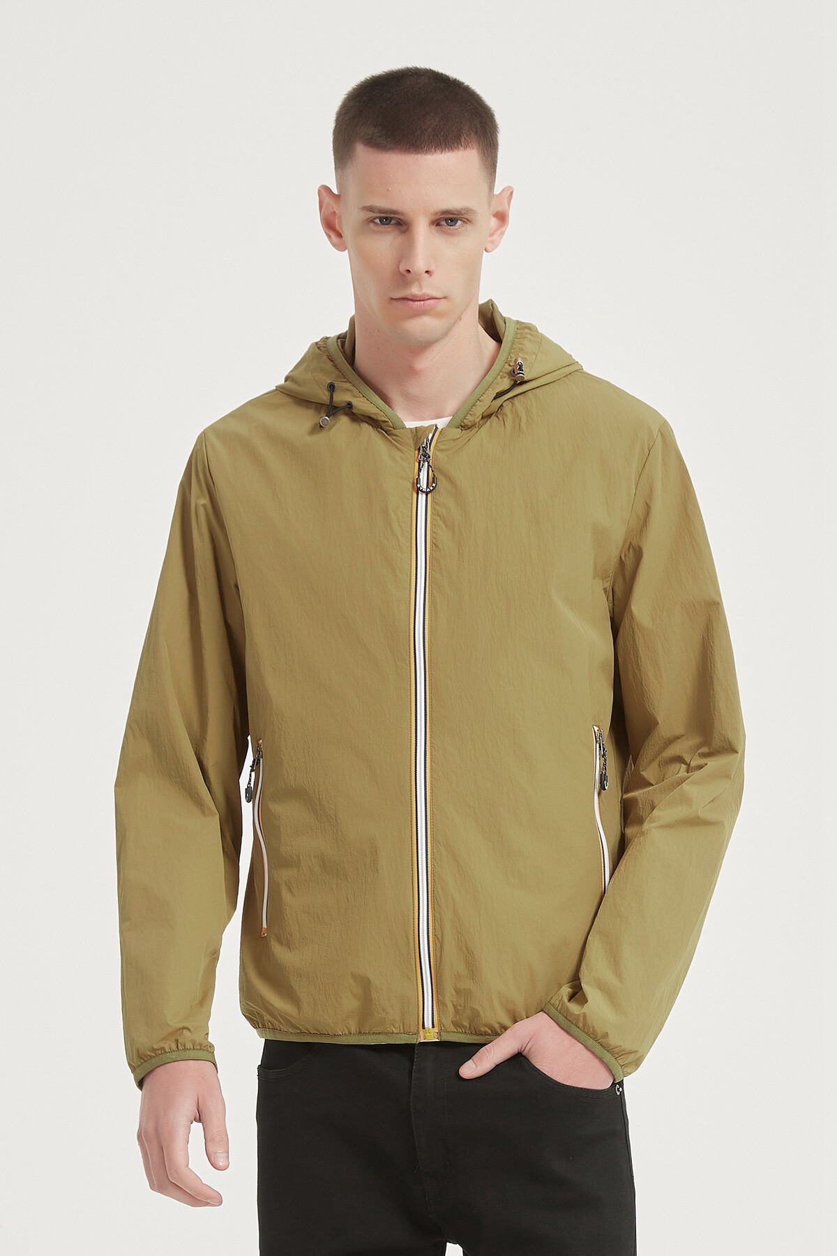 Grossiste KYMAXX - Coupe-vent léger uni homme