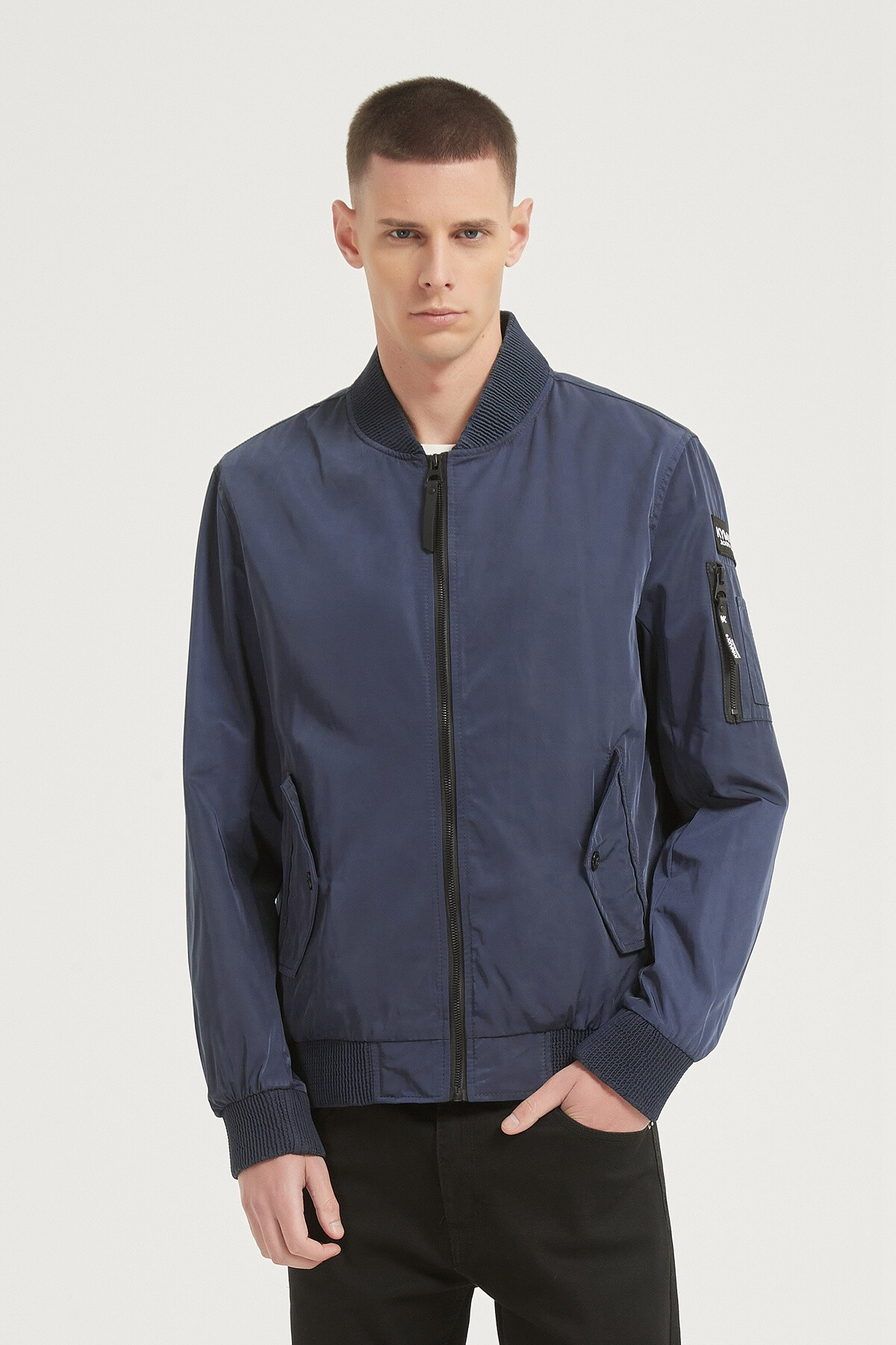 Grossiste KYMAXX - Veste mi-saison légère homme col teddy effet plissé