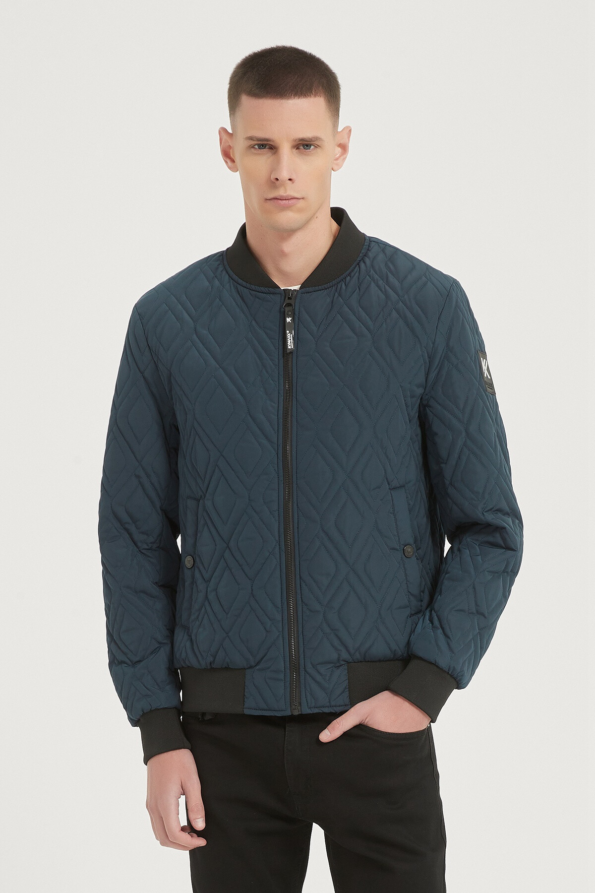 Grossiste KYMAXX - Doudoune légère motif géométrique col teddy
