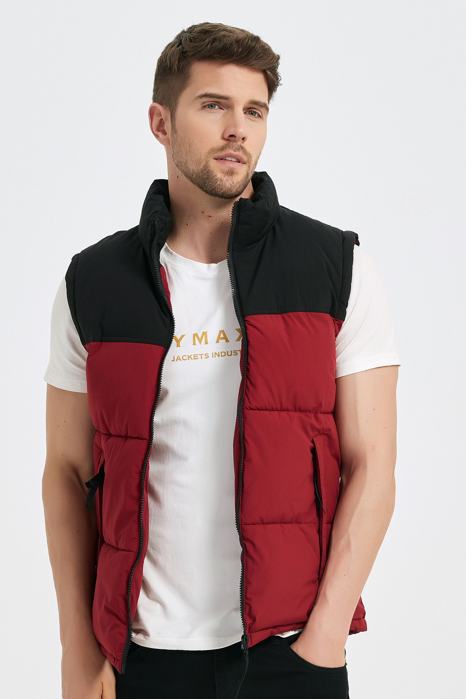 Wholesaler KYMAXX - Sleeveless down jacket. Cutting adjusted to the waist.