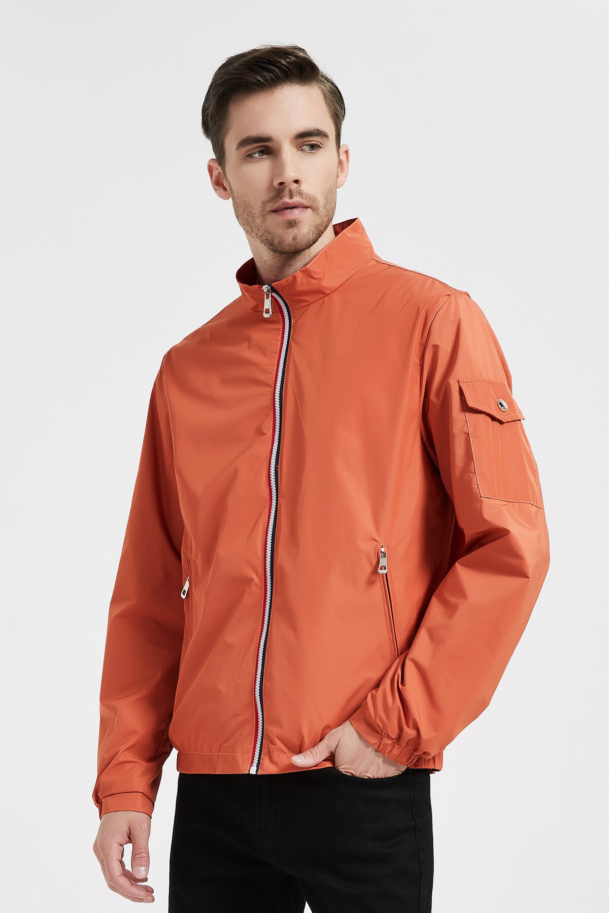Grossiste KYMAXX - Coupe-vent léger compact. Matière déperlante