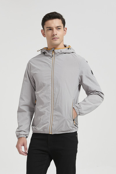 Großhändler KYMAXX - Herren-Windjacke aus leichtem und strapazierfähigem Stoff Großhändler KYMAXX - Herren-Windjacke aus leichtem und strapazierfähigem Stoff