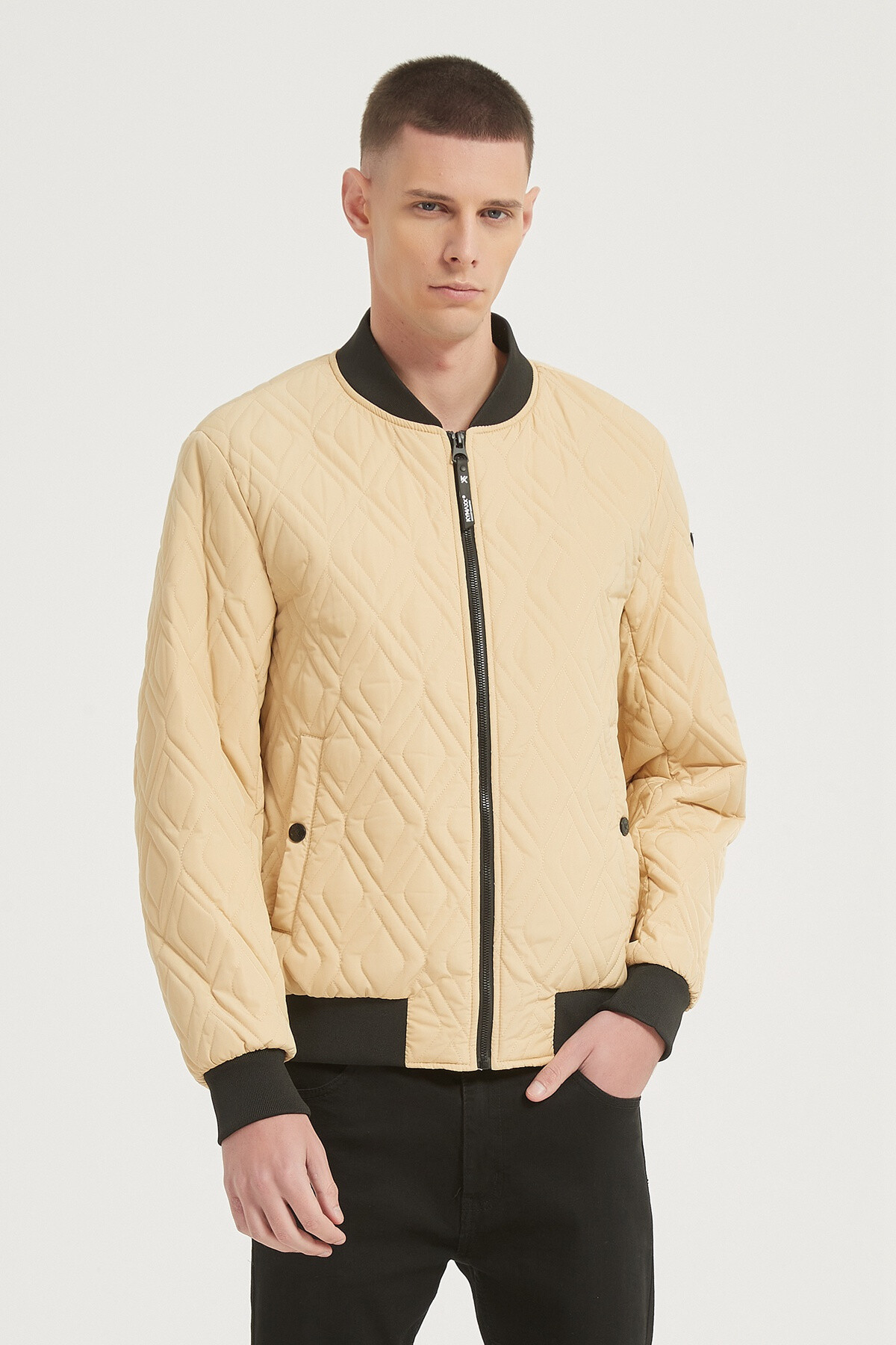 Grossiste KYMAXX - Doudoune légère motif géométrique col teddy