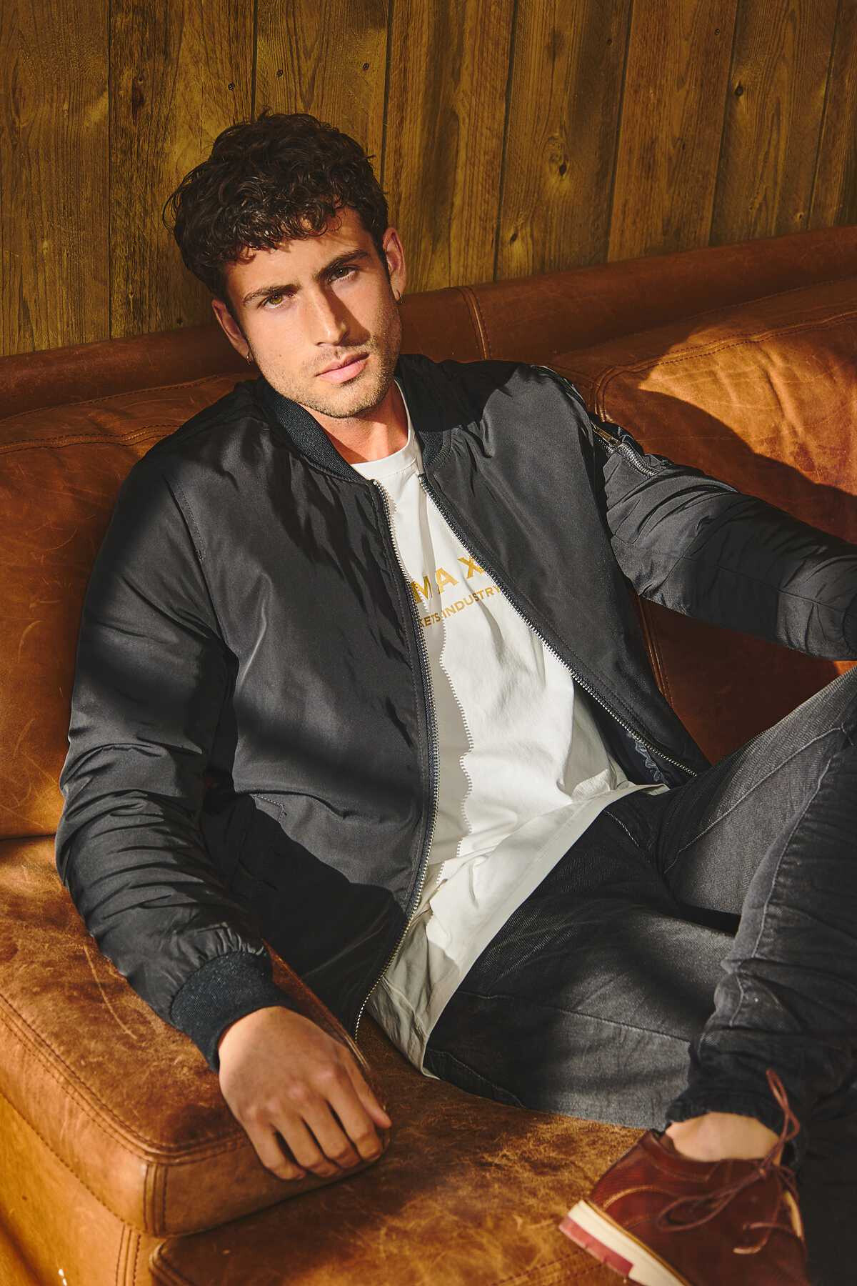 Wholesaler KYMAXX - Molletoned bomber type jacket