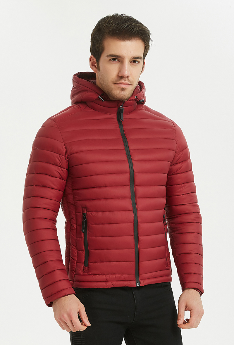 Großhändler KYMAXX - Daunenjacke aus gestepptem Stoff mit feinen Streifen, hohem Kragen und abnehmbarer Skikapuze