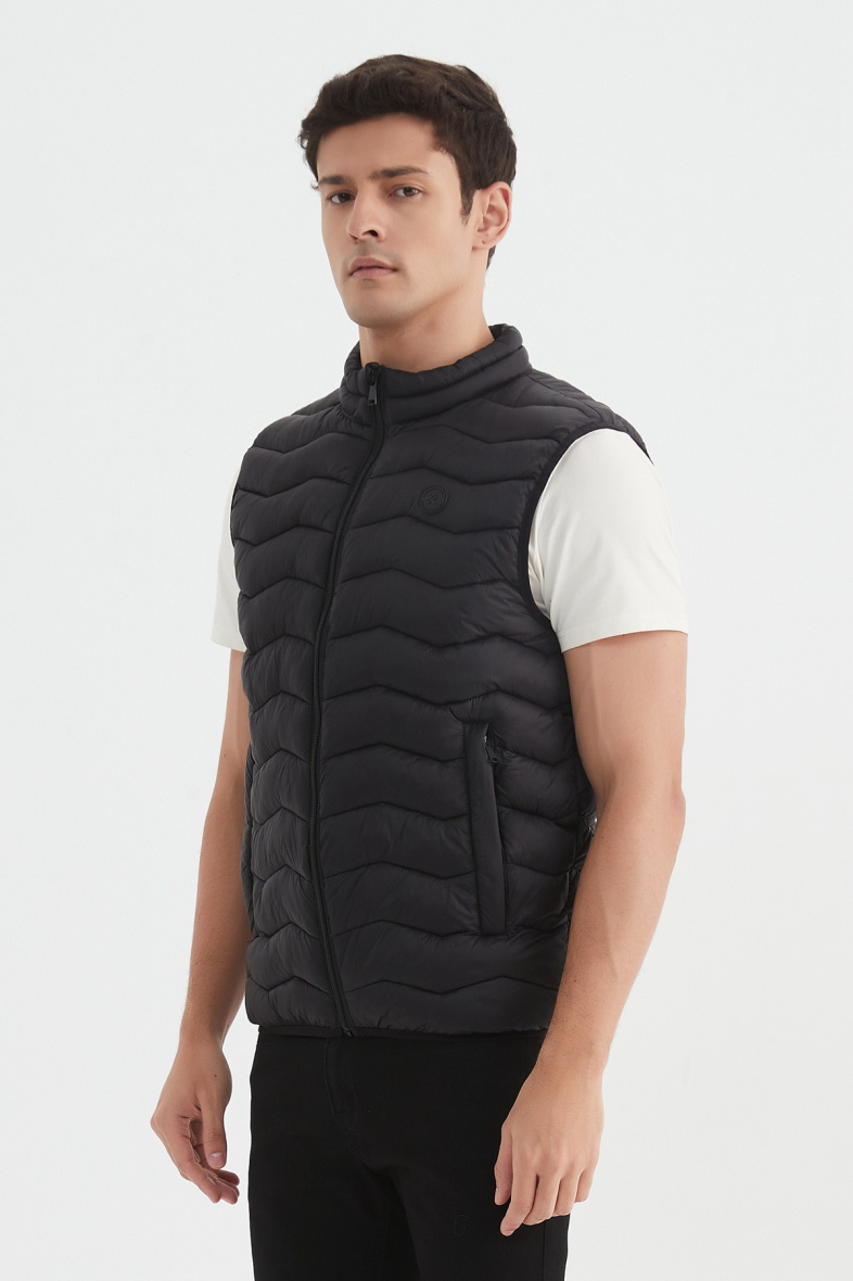 Wholesaler KYMAXX - Lightweight sleeveless down jacket Stand-up collar with zigzag stripes