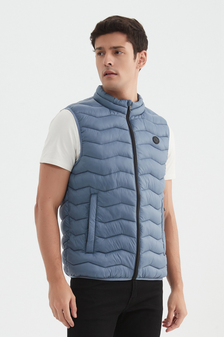 Wholesaler KYMAXX - Lightweight sleeveless down jacket Stand-up collar with zigzag stripes