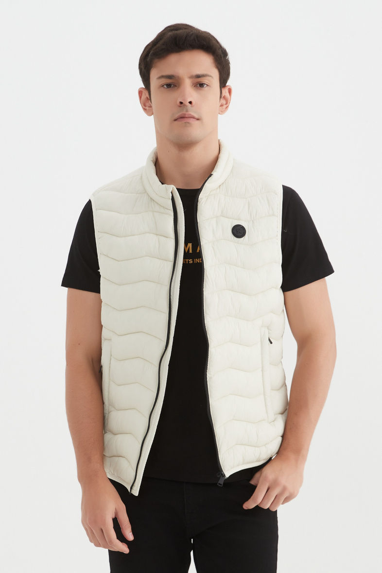 Wholesaler KYMAXX - Lightweight sleeveless down jacket Stand-up collar with zigzag stripes
