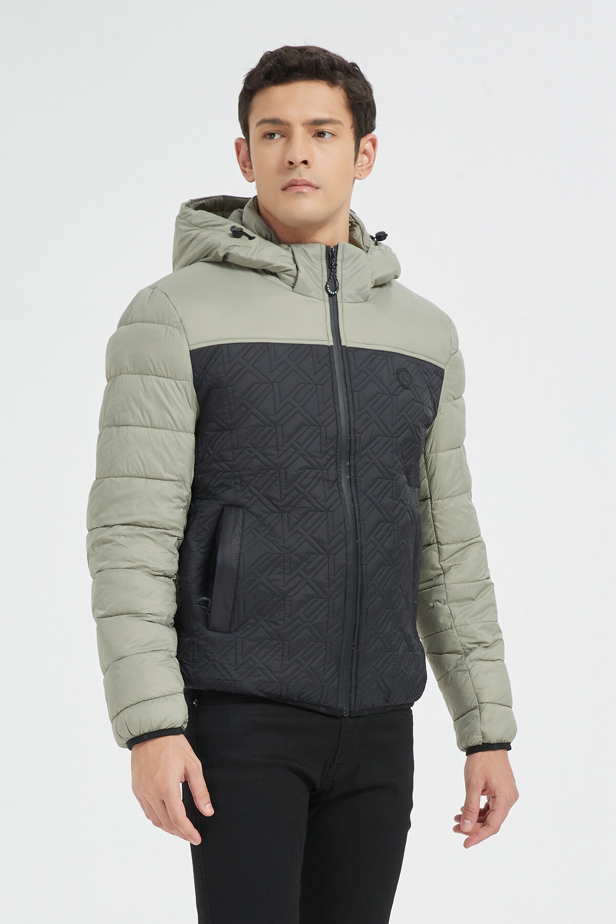 Wholesaler KYMAXX - Lightweight down jacket with KYMAXX logo pattern, fixed hood