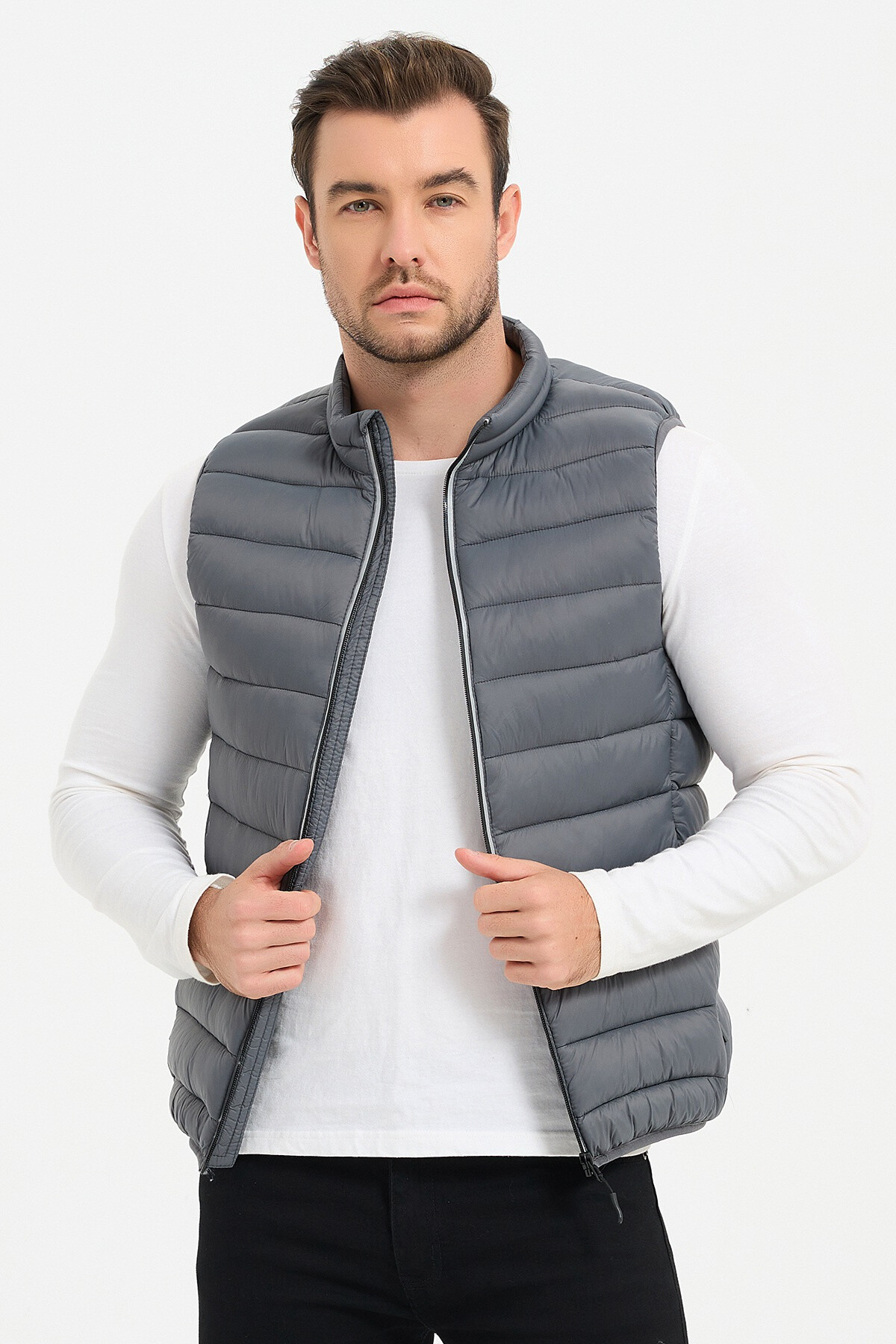 Wholesaler KYMAXX - Sleeveless down jacket Model mid-season light and compact