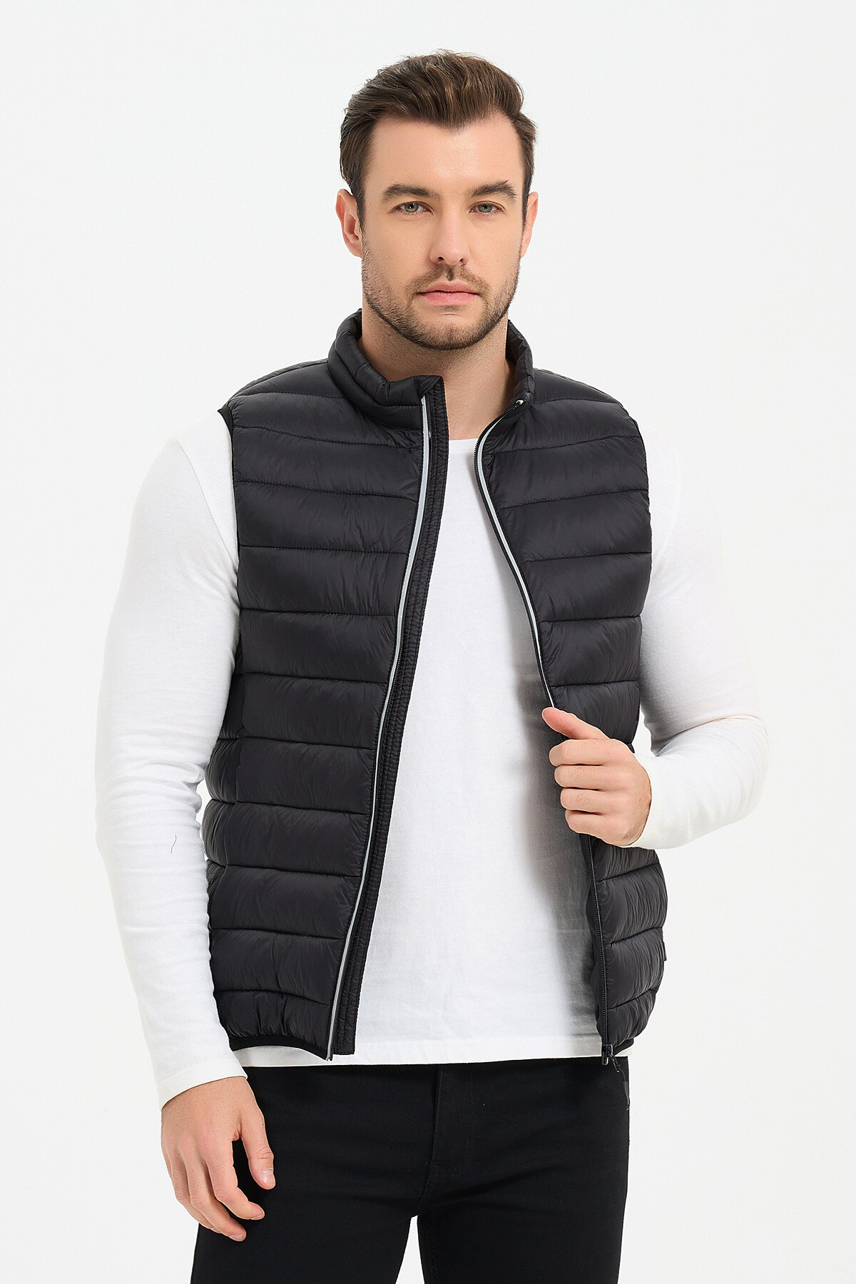 Wholesaler KYMAXX - Sleeveless down jacket Model mid-season light and compact