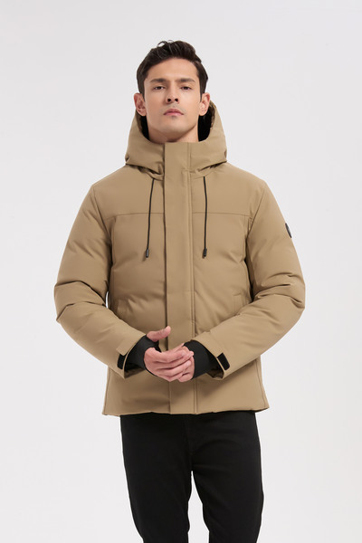 Mayorista KYMAXX - Parka beige para hombre con capucha Mayorista KYMAXX - Parka beige para hombre con capucha