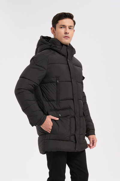 Mayorista KYMAXX - Chaqueta de plumas negra con capucha para hombre Mayorista KYMAXX - Chaqueta de plumas negra con capucha para hombre