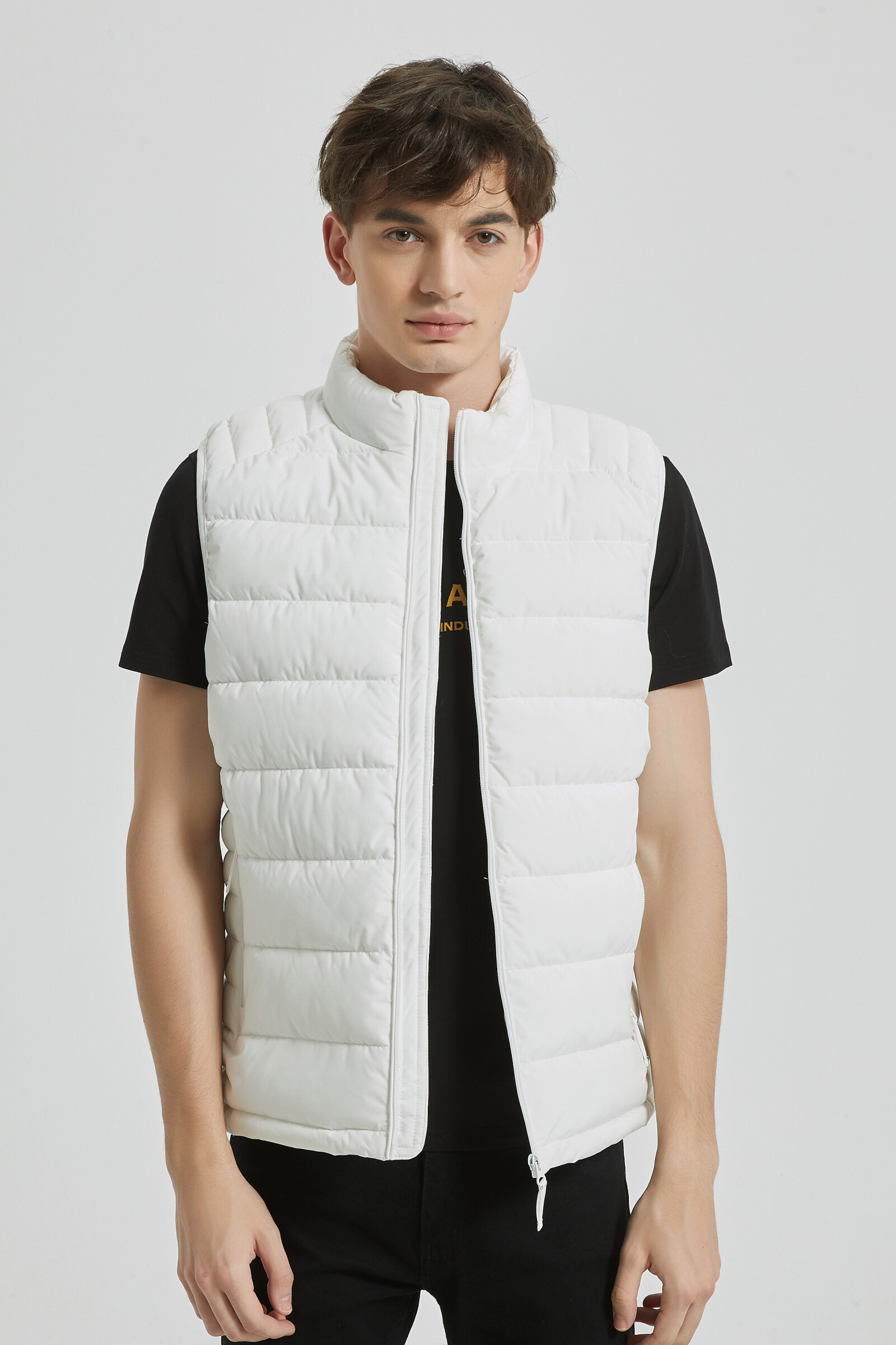 Wholesaler KYMAXX - Sleeveless jacket Straight cut climbing collar covering